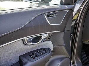 Volvo  2.0 Plus Bright Recharge Plug-In Hybrid AWD