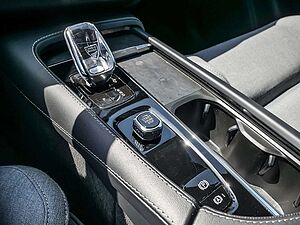 Volvo  2.0 Plus Bright Recharge Plug-In Hybrid AWD