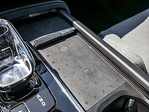 Volvo  2.0 Plus Bright Recharge Plug-In Hybrid AWD