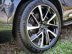 Volvo  2.0 Plus Bright Recharge Plug-In Hybrid AWD