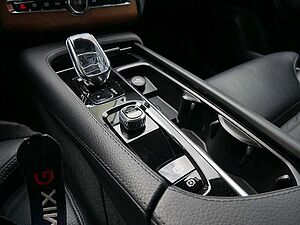 Volvo  2.0 Plus Bright Recharge Plug-In Hybrid AWD