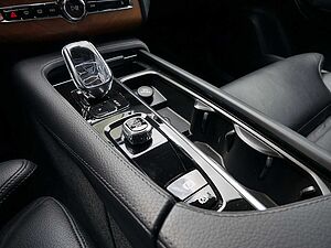 Volvo  2.0 Plus Bright Recharge Plug-In Hybrid AWD