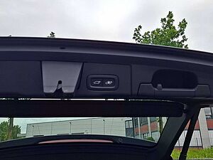 Volvo  B4 Momentum Pro SHZ FACEL. STANDHZ LED
