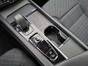 Volvo  B4 Momentum Pro SHZ FACEL. STANDHZ LED