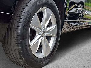 Volvo  B4 Momentum Pro SHZ FACEL. STANDHZ LED