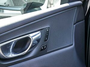 Volvo  B4 R-Design PDC SHZ FACEL. STANDHZ LED