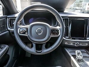 Volvo  B5 Benzin AWD Ultimate Dark HGSD HUD LED