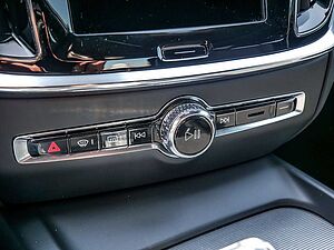 Volvo  B5 Benzin AWD Ultimate Dark HGSD HUD LED