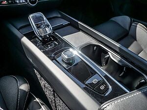 Volvo  B5 Benzin AWD Ultimate Dark HGSD HUD LED