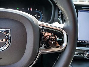 Volvo  B5 Benzin AWD Ultimate Dark HGSD HUD LED