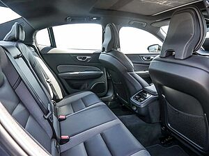 Volvo  B5 Benzin AWD Ultimate Dark HGSD HUD LED