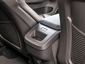 Volvo  B4 Plus Dark KAMERA FACEL. STANDHZ LED