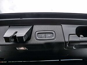 Volvo  B4 Plus Dark KAMERA FACEL. STANDHZ LED
