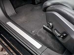 Volvo  B4 Plus Dark KAMERA FACEL. STANDHZ LED