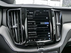 Volvo  B4 Plus Dark KAMERA FACEL. STANDHZ LED