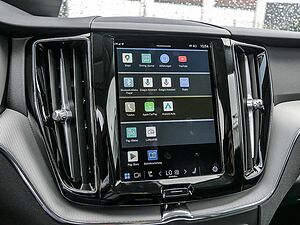 Volvo  B4 Plus Dark KAMERA FACEL. STANDHZ LED