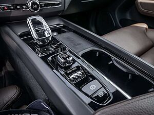 Volvo  B4 Inscription AWD KAMERA H/K NAVI LED