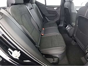 Volvo  2.0 Plus Dark 2WD