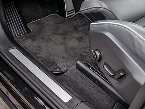 Volvo  T6 R-Design Recharge Plug-In Hybrid AWD