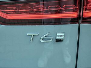Volvo  Kombi 2.0 Plus Dark Recharge Plug-In Hybrid AWD