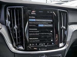 Volvo  Kombi 2.0 Plus Dark Recharge Plug-In Hybrid AWD