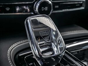 Volvo  Kombi 2.0 Plus Dark Recharge Plug-In Hybrid AWD