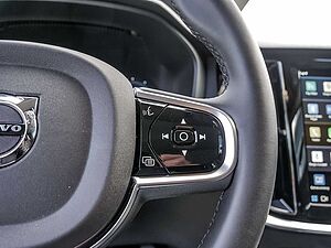 Volvo  Kombi 2.0 Plus Dark Recharge Plug-In Hybrid AWD