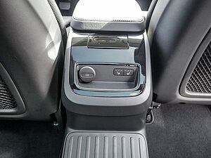 Volvo  Kombi 2.0 Plus Dark Recharge Plug-In Hybrid AWD
