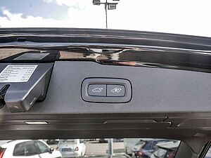 Volvo  Kombi 2.0 Plus Dark Recharge Plug-In Hybrid AWD