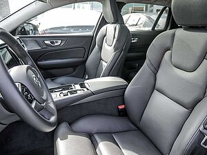 Volvo  Kombi 2.0 Plus Dark Recharge Plug-In Hybrid AWD