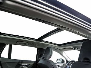 Volvo  Kombi 2.0 Plus Dark Recharge Plug-In Hybrid AWD