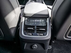Volvo  2.0 Plus Bright Recharge Plug-In Hybrid AWD