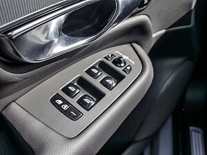 Volvo  2.0 Plus Bright Recharge Plug-In Hybrid AWD