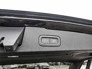 Volvo  B4 R-Design KLIMA PDC SHZ KAMERA NAVI LED