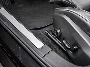 Volvo  B4 R-Design KLIMA PDC SHZ KAMERA NAVI LED