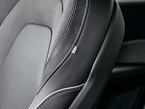 Volvo  B4 R-Design KLIMA PDC SHZ KAMERA NAVI LED
