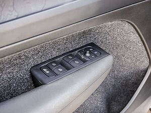 Volvo  Core Recharge Pure Electric AWD SHZ LED