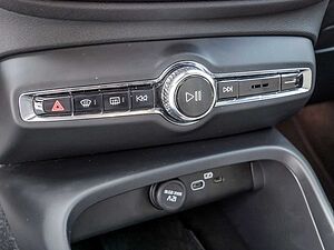 Volvo  Core Recharge Pure Electric AWD SHZ LED