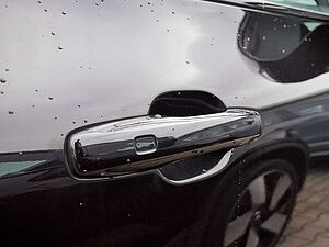 Volvo  B4 Plus Dark AWD SHZ H/K HGSD FACEL. LED