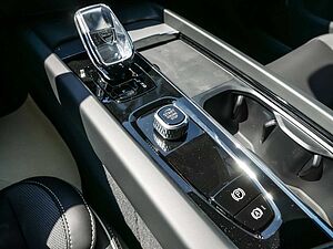 Volvo  B4 Plus Dark KAMERA H/K HGSD STANDHZ LED
