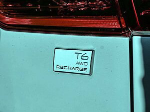 Volvo  2.0 Plus Dark Recharge Plug-In Hybrid AWD