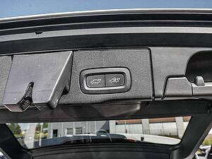 Volvo  2.0 Plus Dark Recharge Plug-In Hybrid AWD