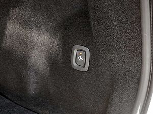 Volvo  2.0 Plus Dark Recharge Plug-In Hybrid AWD