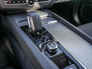 Volvo  2.0 Plus Dark Recharge Plug-In Hybrid AWD