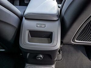Volvo  2.0 Plus Dark Recharge Plug-In Hybrid AWD