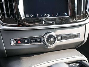 Volvo  B4 Plus AWD ACC STANDHZ LED