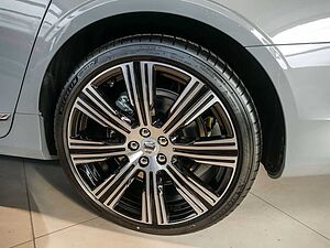 Volvo  Kombi 2.0 Ultimate Bright H/K ACC HUD LED