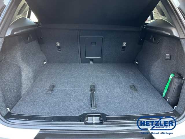 Volvo  XC40 Plus, B4 Mild-Hybrid, Benzin, Dark