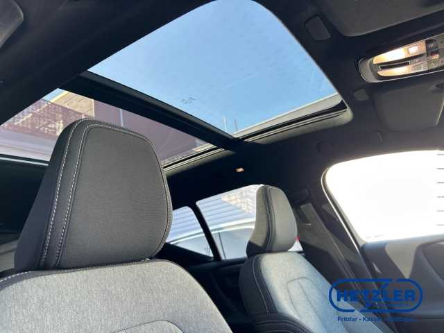 Volvo  XC40 Plus, B4 Mild-Hybrid, Benzin, Dark