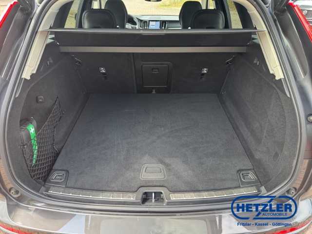 Volvo  XC60 Plus, B4 AWD Mild-Hybrid, Diesel, Dark